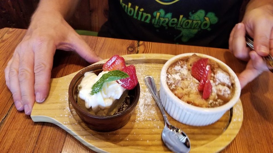 Apple Cobbler a La Mode